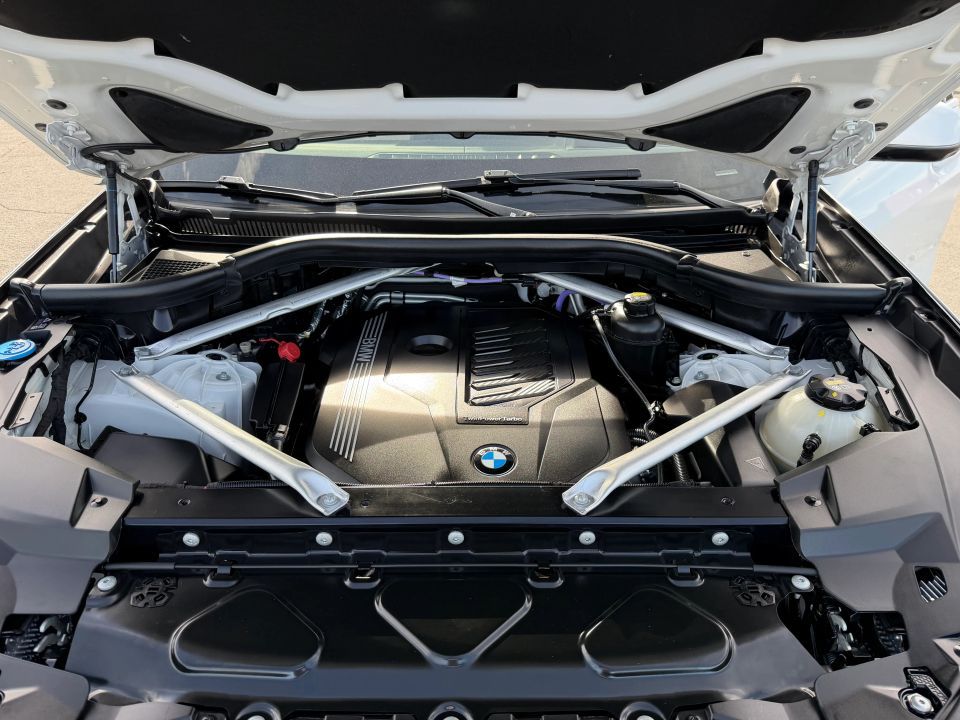 Main image 3