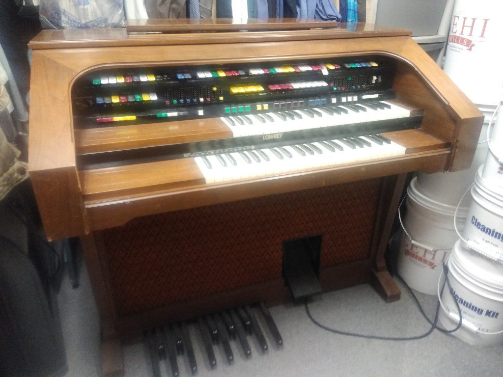 Free Lowry organ