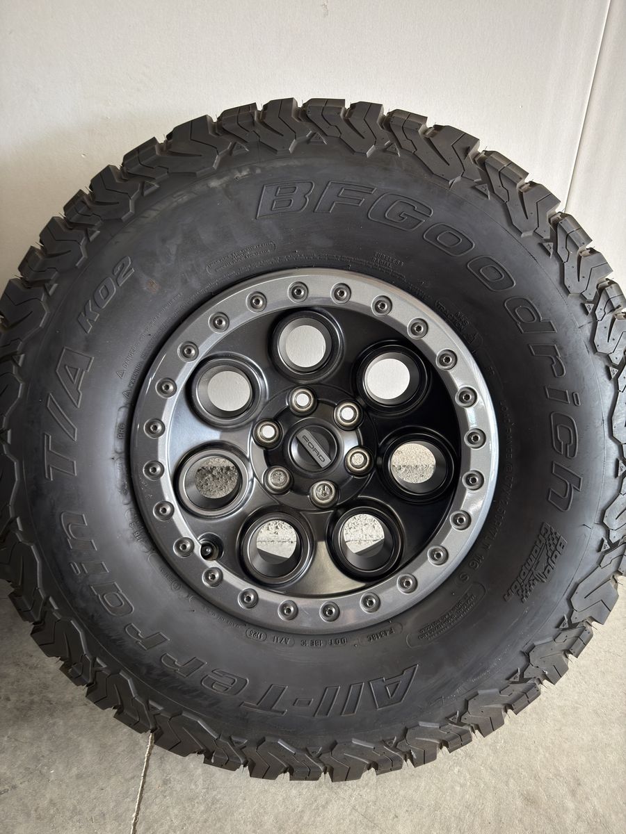 Raptor 37 Beadlock Wheels w/ Tires