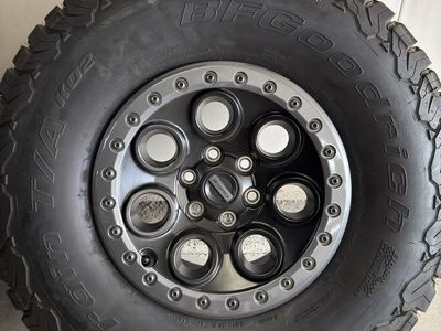 Raptor 37 Beadlock Wheels w/ Tires