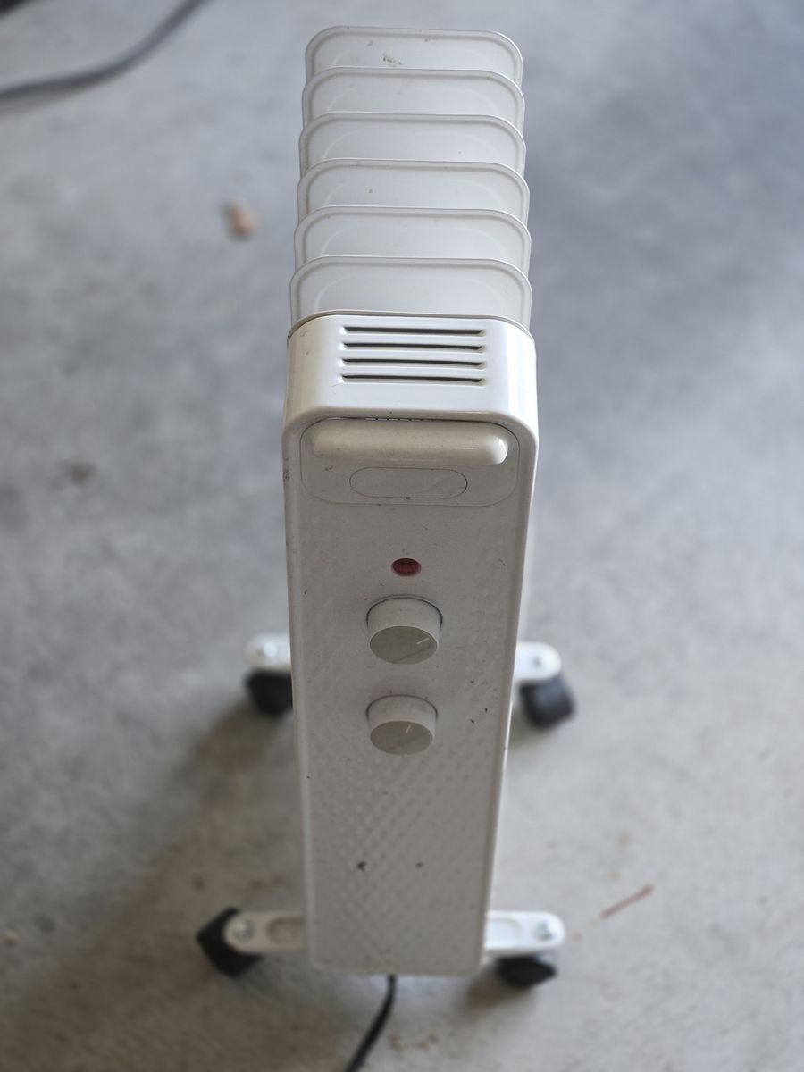 Portable Oil Filled Radiator Space Heater, 1500W, 7-Fin, 3 Heat Settings, White