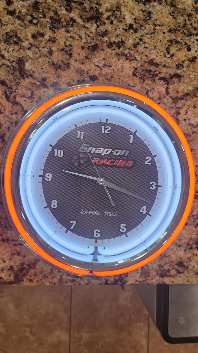Snap-On clock
