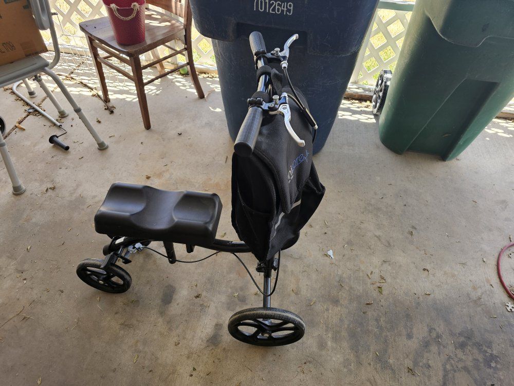Medical Knee Scooter with Basket - Black