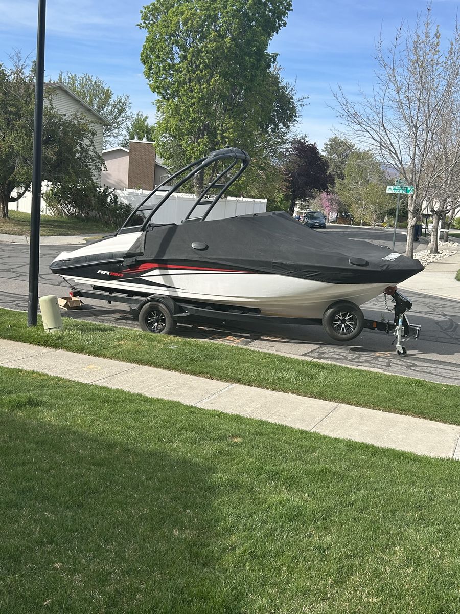 2018 Yamaha AR190 boat