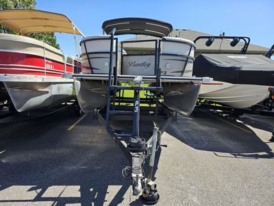 2017 Bentley Pontoons 240 CRUISE