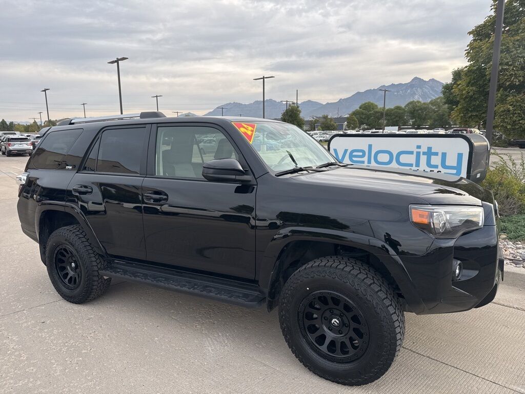 2024 TOYOTA 4RUNNER SR5