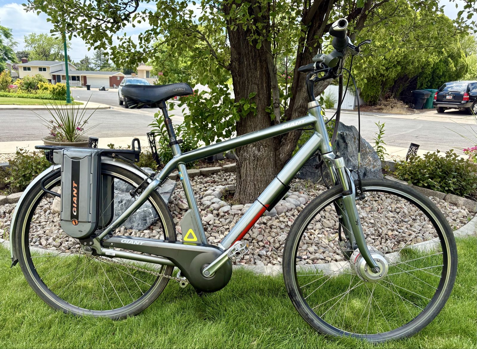 8 speed Giant Twist DX Electric Bike