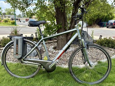 8 speed Giant Twist DX Electric Bike