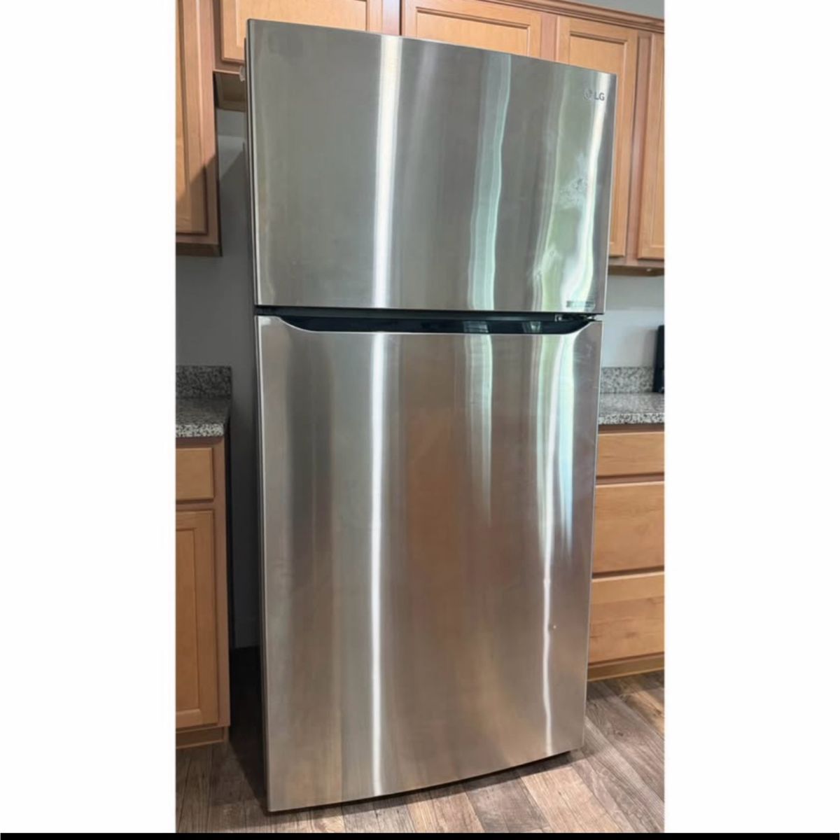 LG REFRIGERATOR 24 cu ft WE OFFER DELIVERY 