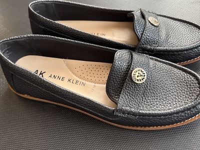 Ladies Size 8 Anne Klein Shoe