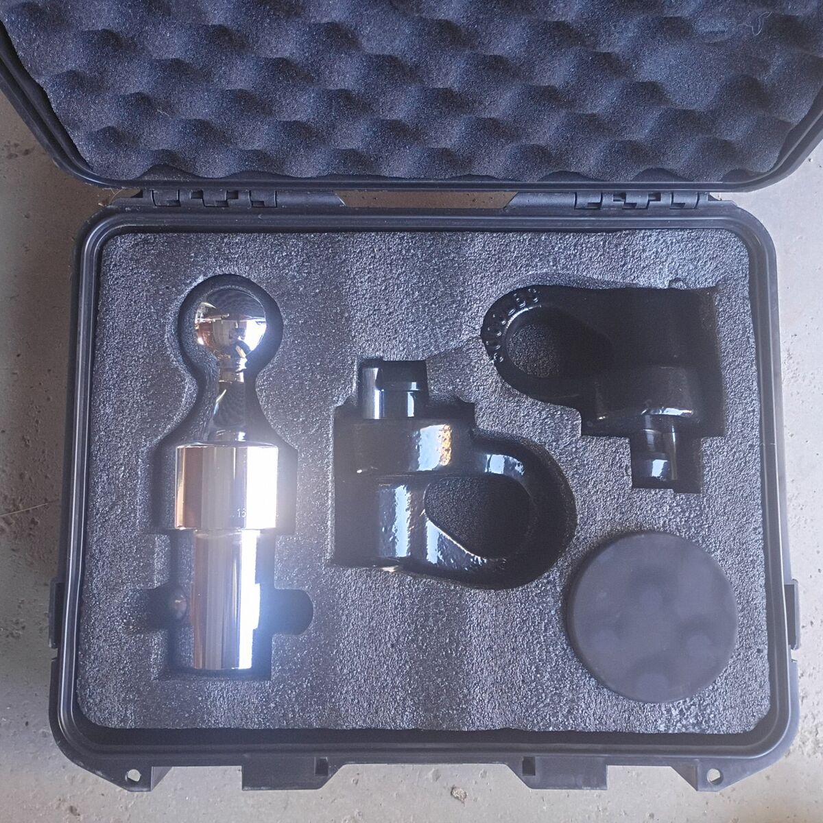 New 2 5/16 gooseneck ball puck kits - all trucks