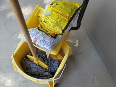 Rubbermaid Commercial Yellow Mop Bucket with Wringer and extra New Mop Head