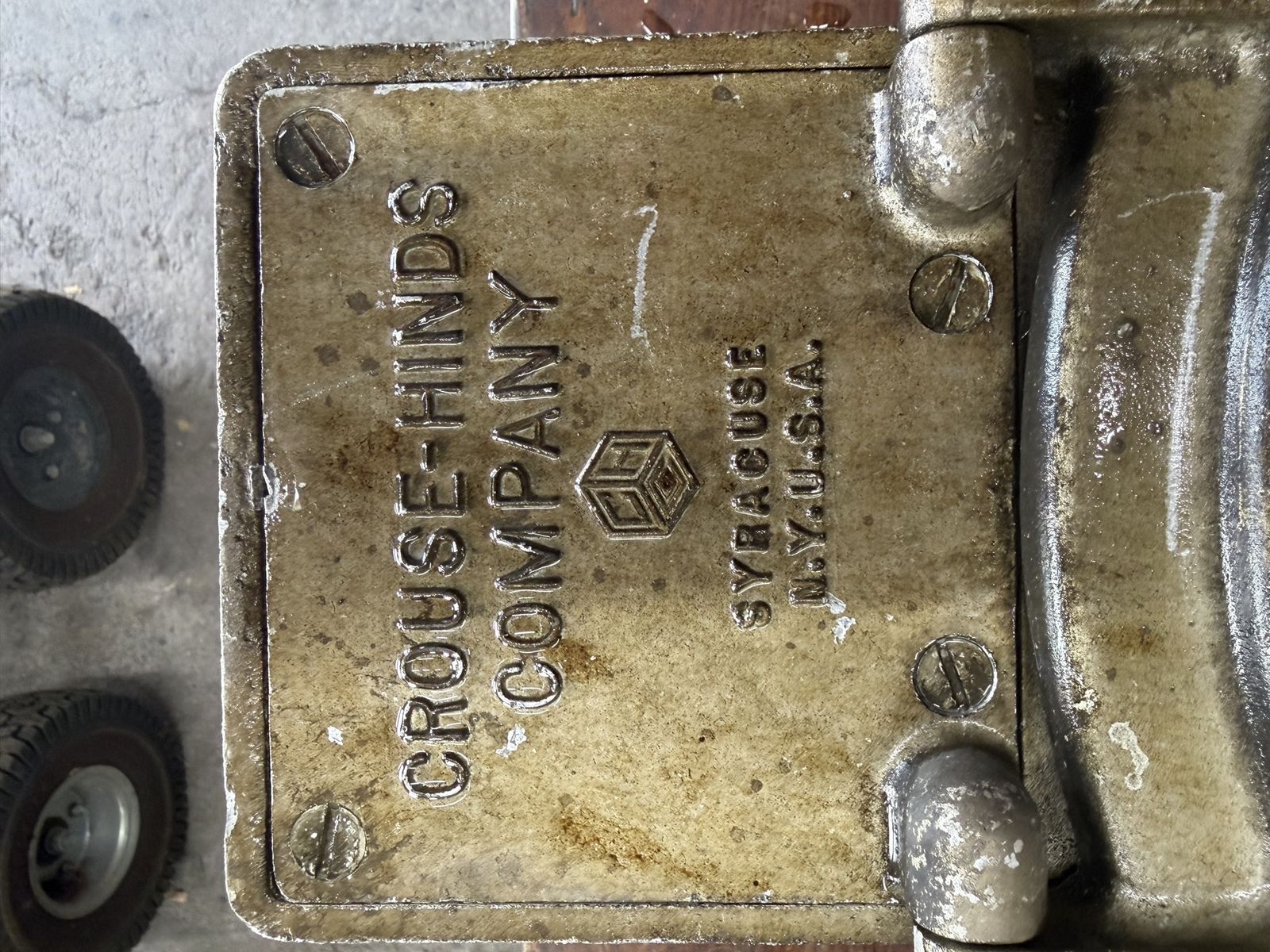Main image 7