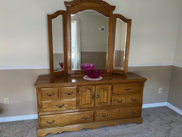 Dresser with Three-part MIrror