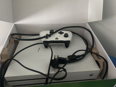Microsoft Xbox One S 500GB Console White with Controller and Cables