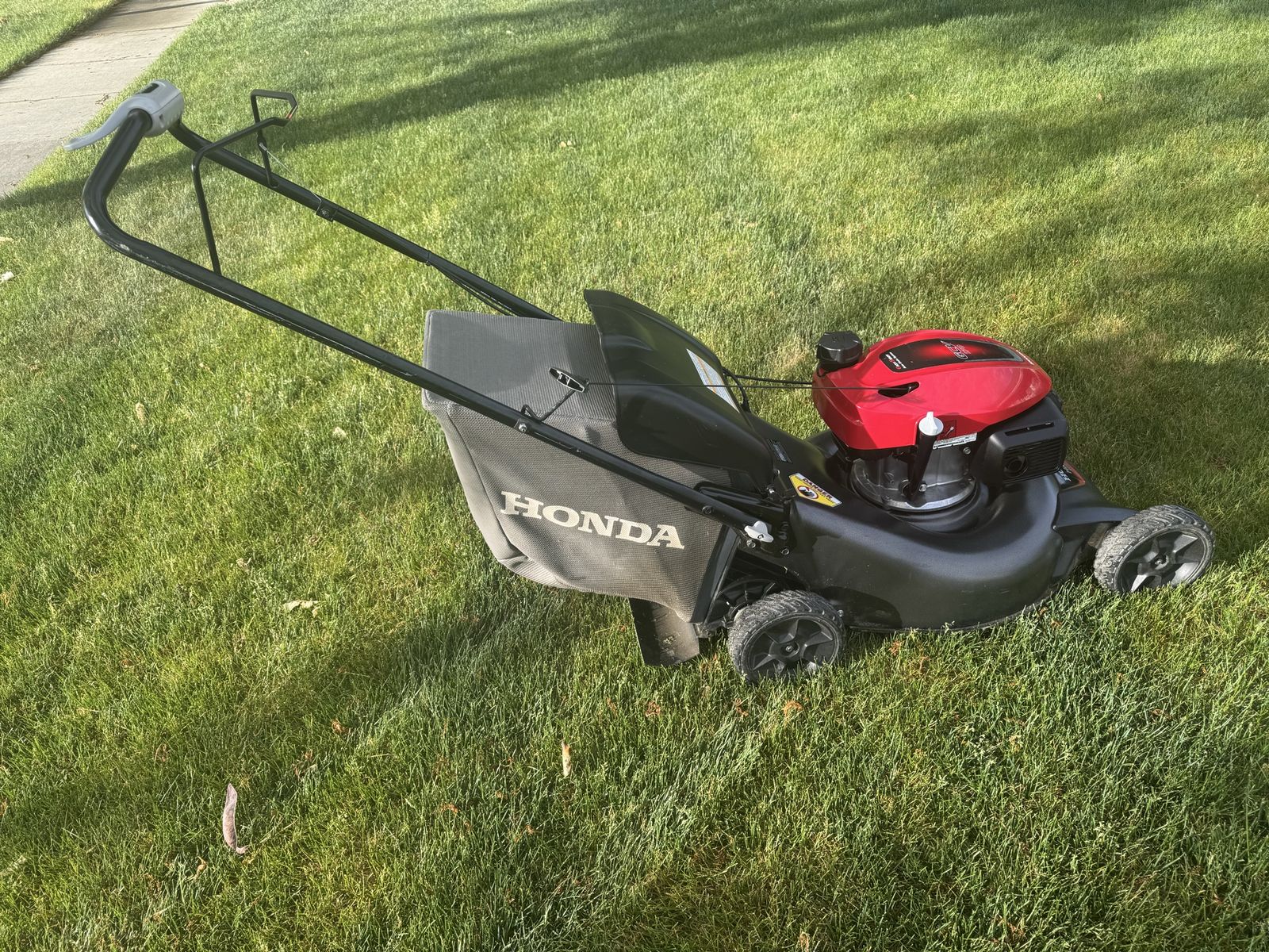 Honda Lawnmower HRN216VKAA  (Newest Honda Model)