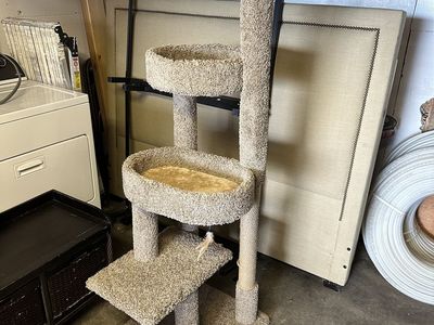 4 Tier Cat Tree VERY CLEAN