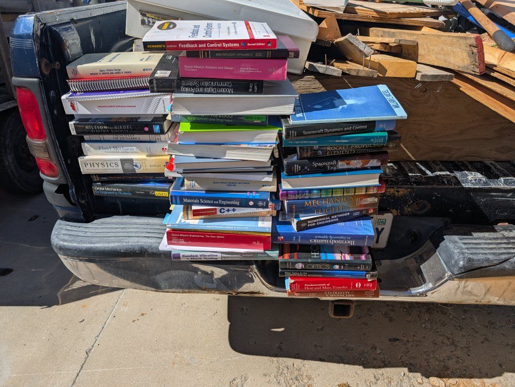 Lot of 25+ Engineering & Physics Textbooks (Fluid Mechanics, Thermodynamics, C++) - Great for Students!