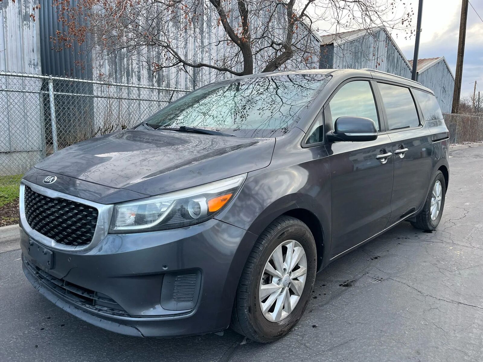 2017 KIA SEDONA LX