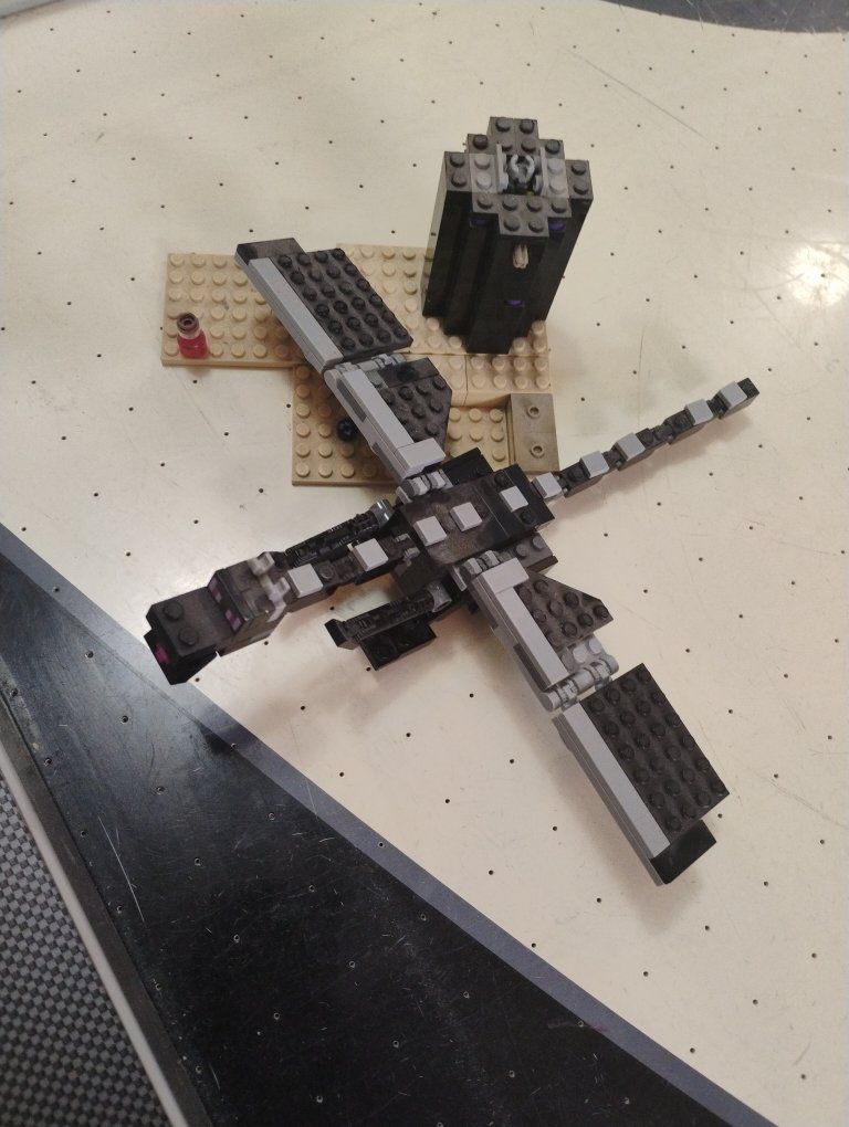 LEGO Minecraft The End Battle 21107 Set with Ender Dragon (Used)