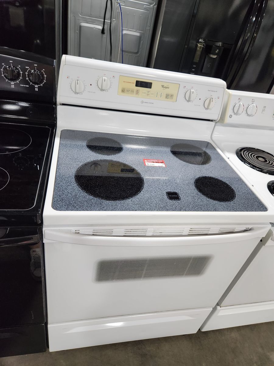 Whirlpool Electric Range White w/ Black Smooth Top Electric Cooktop