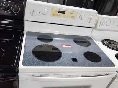 Whirlpool Electric Range White w/ Black Smooth Top Electric Cooktop