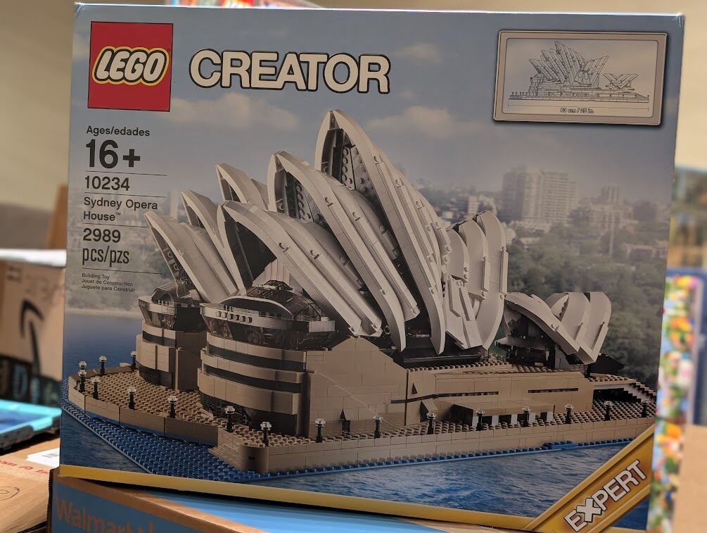 New sealed lego 10234