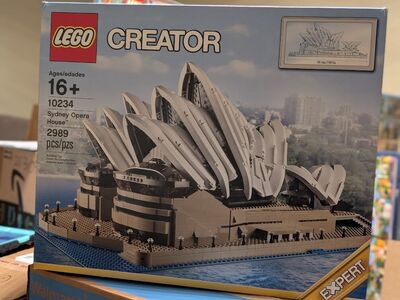 New sealed lego 10234