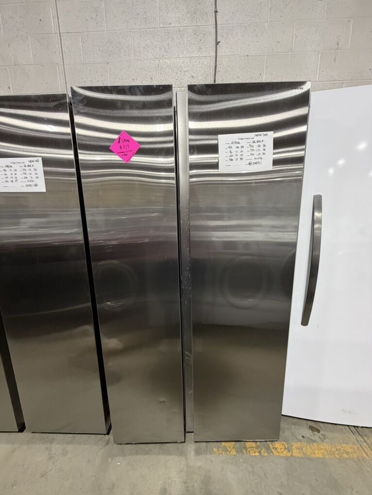 SPARKLING NEW SAMSUNG SIDE BY SIDE FRIDGE 27.4 CF