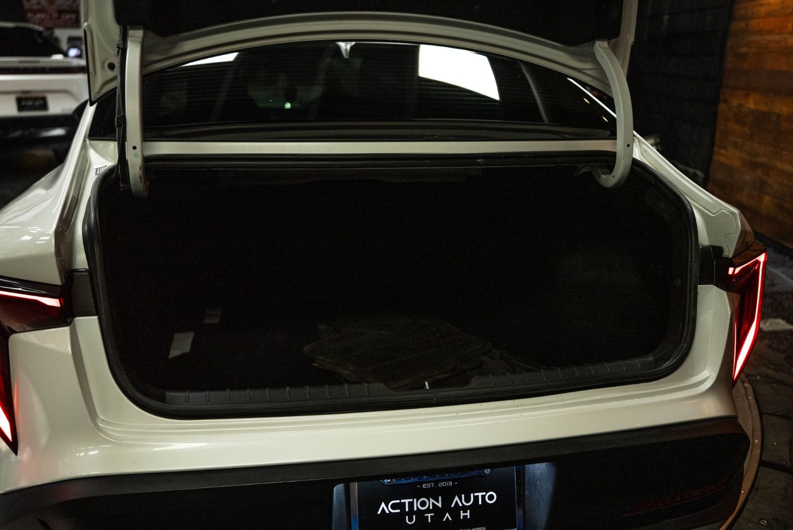 Main image 7