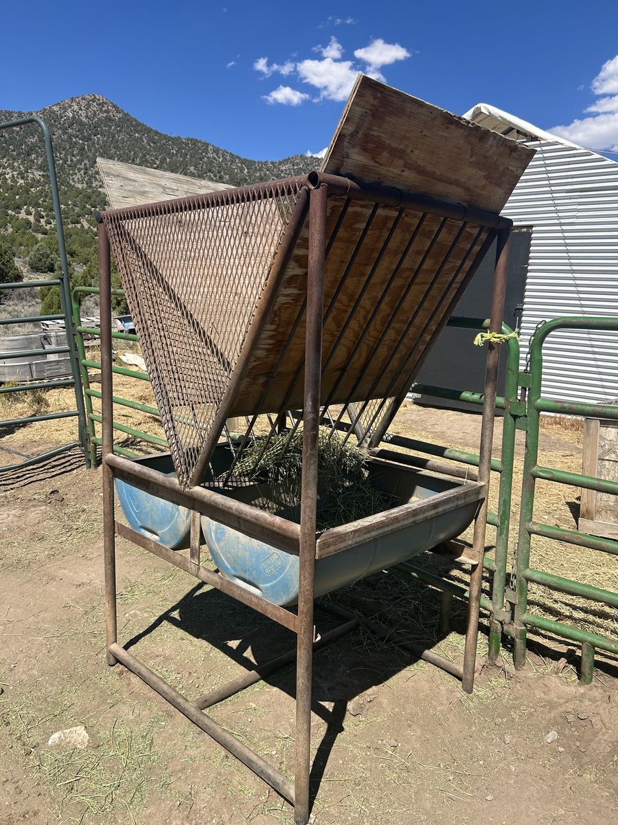 Horse feeders and water troughs 