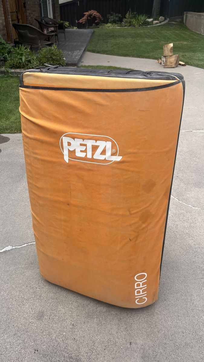 Petzl Cirro Large Bouldering climbing Crash Pad Orange and Black