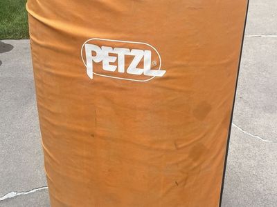 Petzl Cirro Large Bouldering climbing Crash Pad Orange and Black