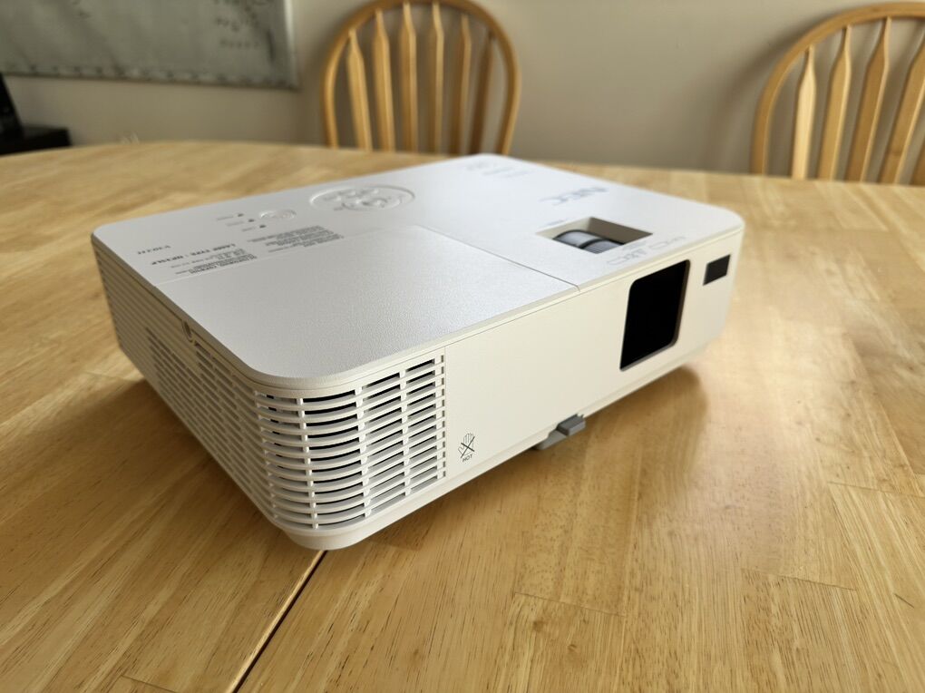 NEC 1080P Very Bright Small Projector 3000 Lumens