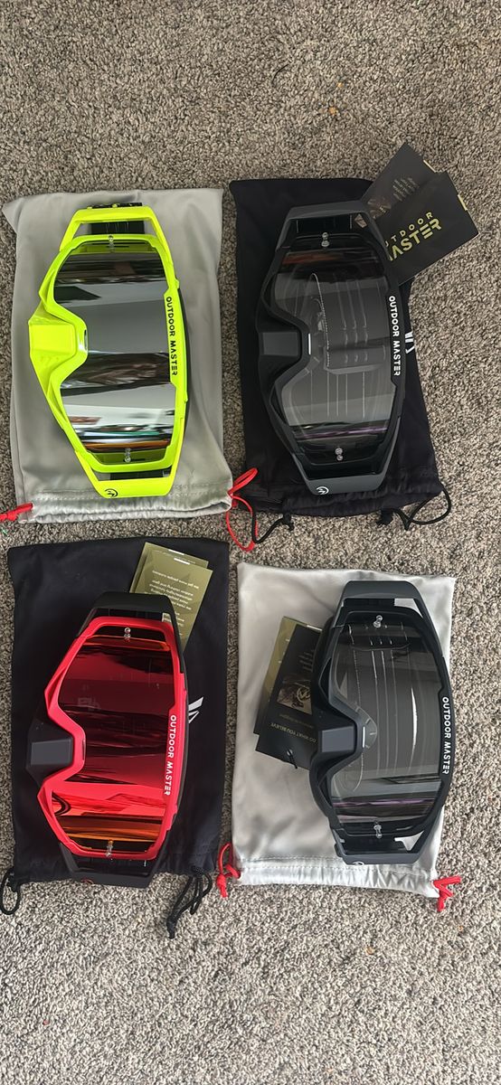 OutdoorMaster Ski & Snowboard Goggles with Protective Pouch Bags 