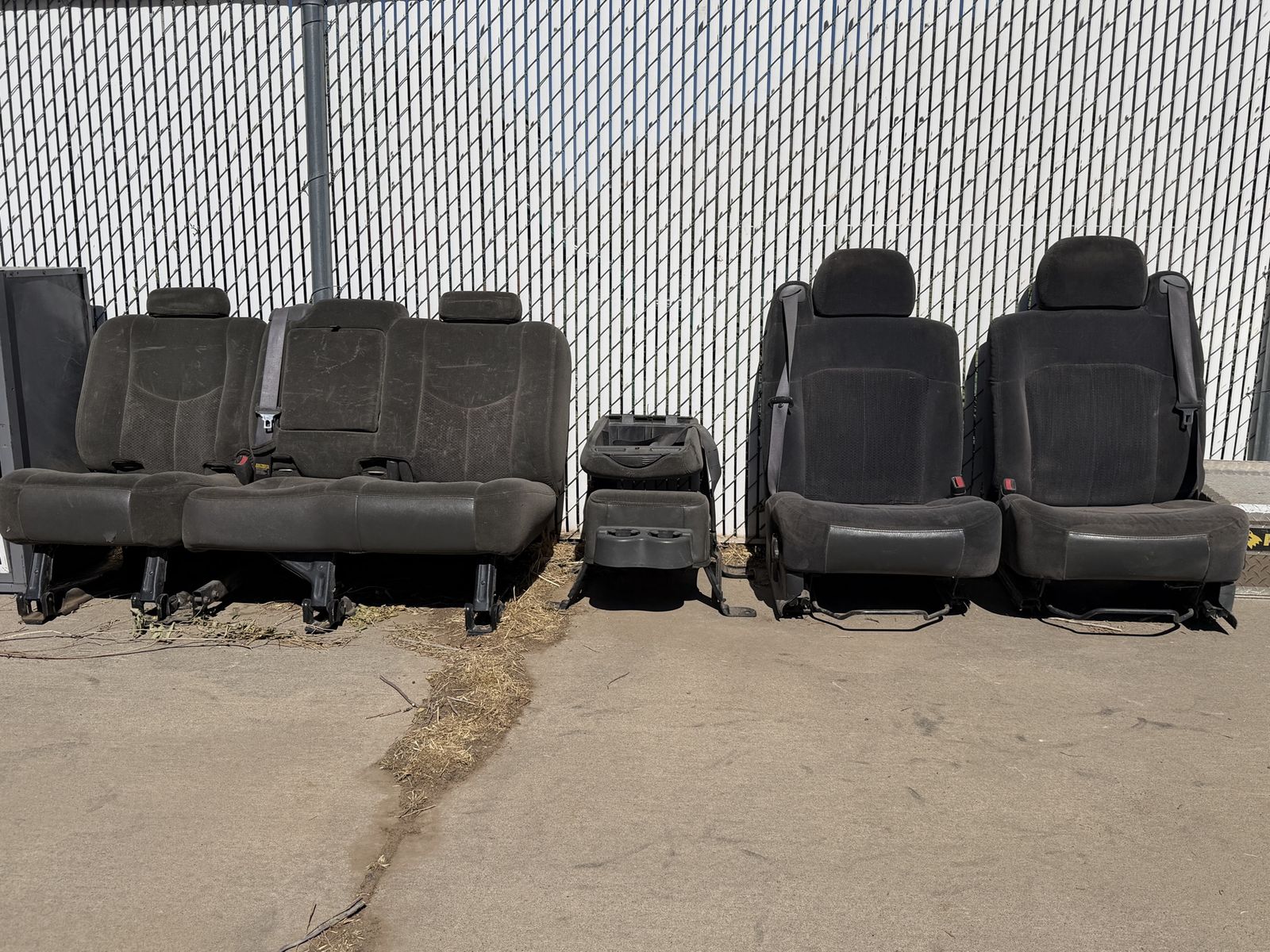 2001 Chevy Silverado 2500HD Truck Front and Rear Seats with Jumper Seat Dark Gray $200Trade