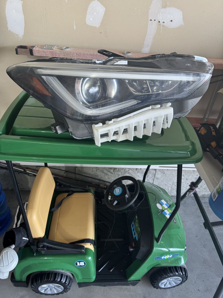 2018 Infiniti Q60 passenger side Headlight