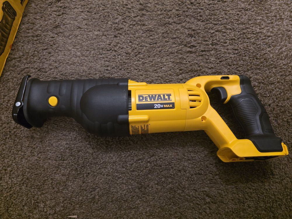 New DeWalt 20V MAX Cordless Reciprocating Saw (Tool Only)