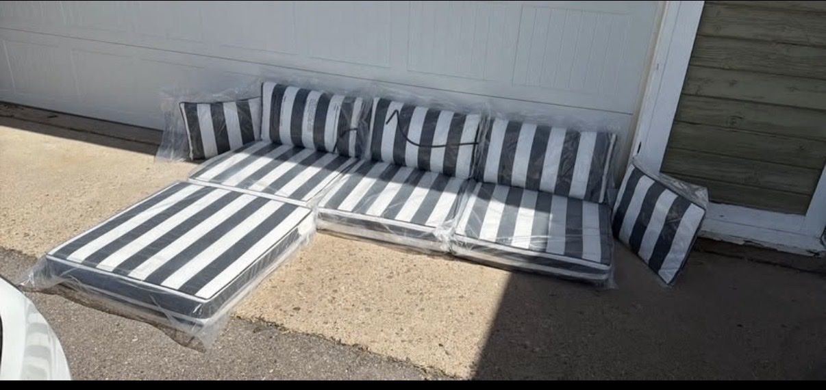 9 Piece Black & White Stripe Outdoor Patio Sectional Cushions - New