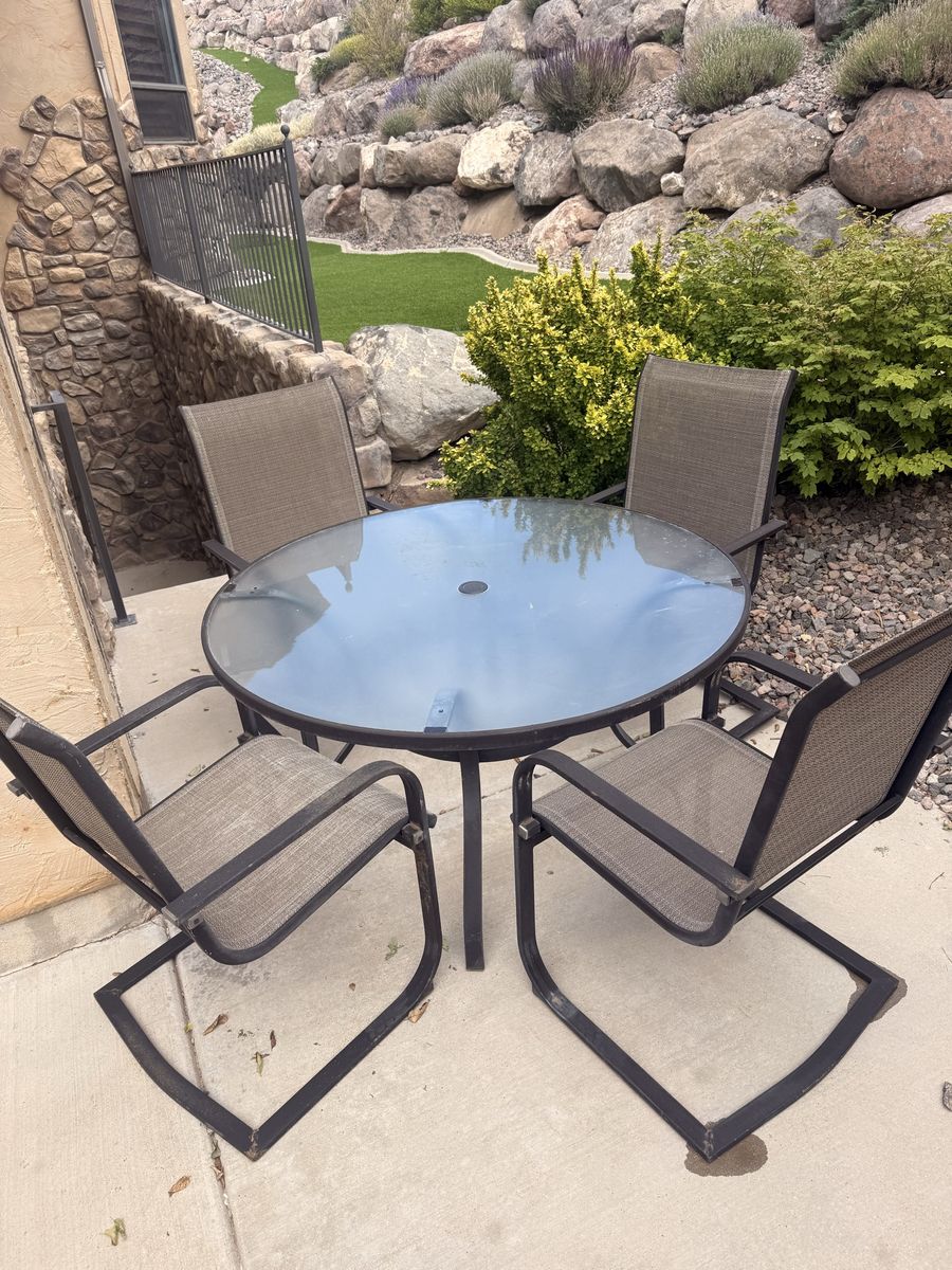 FREE Outdoor Table and Chairs