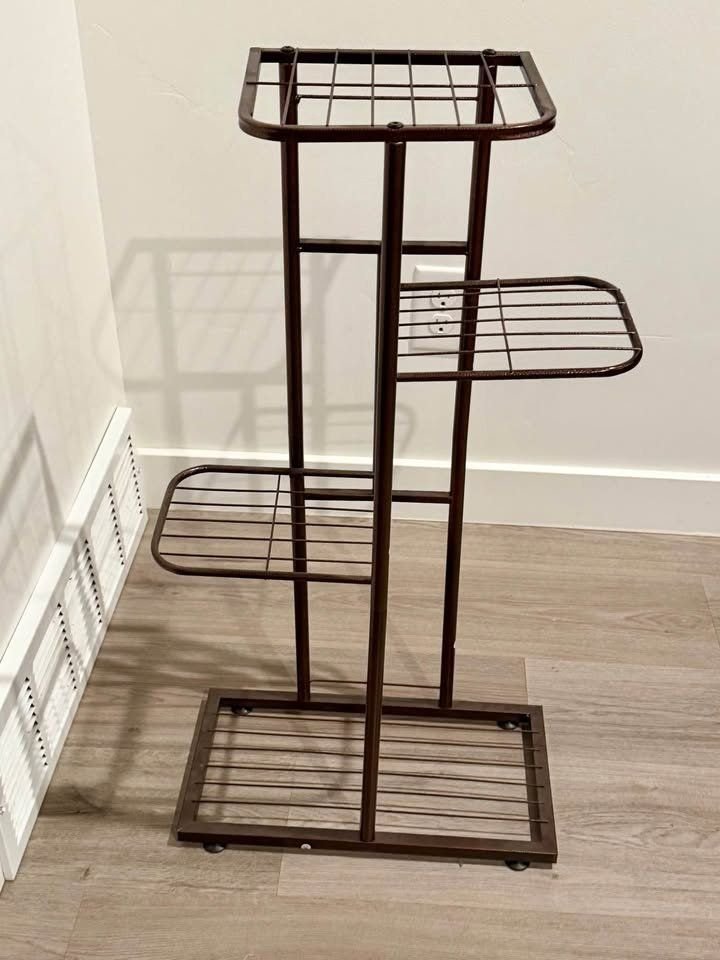 4-Tier Metal Plant Stand – Brown – Staggered Shelves – 32"H x 16" Base W – Lehi