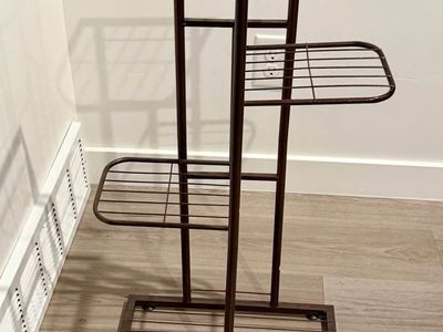 4-Tier Metal Plant Stand – Brown – Staggered Shelves – 32"H x 16" Base W – Lehi