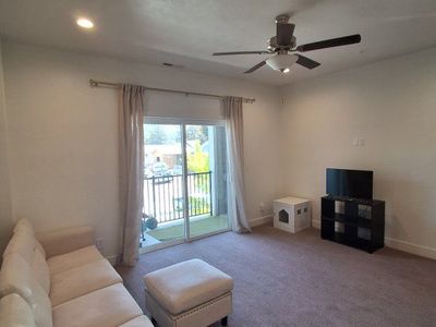 Looking for a tenant to rent out a room in my nice sweet clean condo. 800$ A month utilities included.