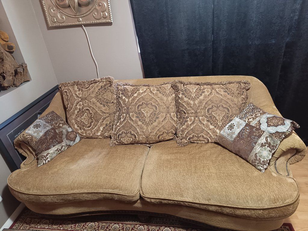 Couch & Sofa