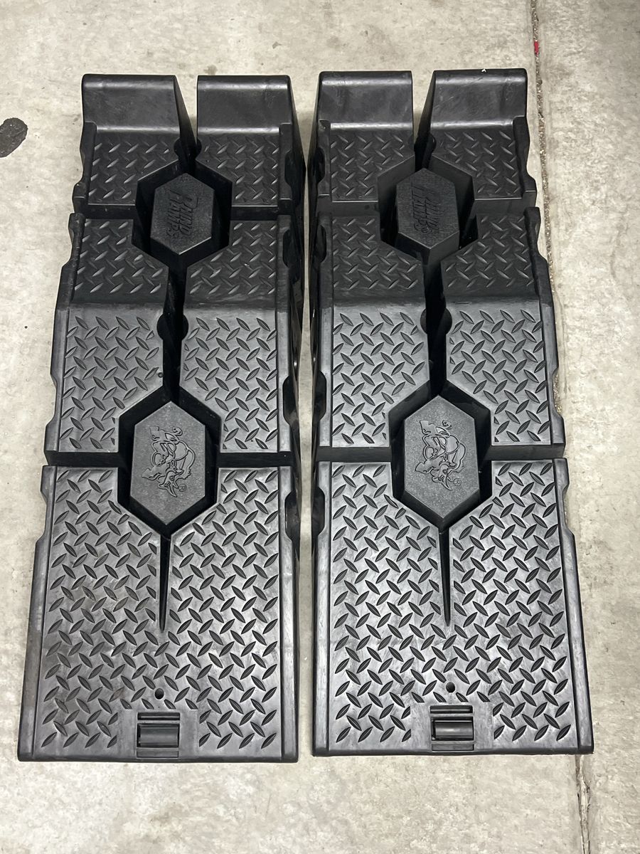 RhinoGear RhinoRamps Vehicle Car Ramps Pair - Black Plastic