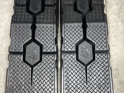 RhinoGear RhinoRamps Vehicle Car Ramps Pair - Black Plastic
