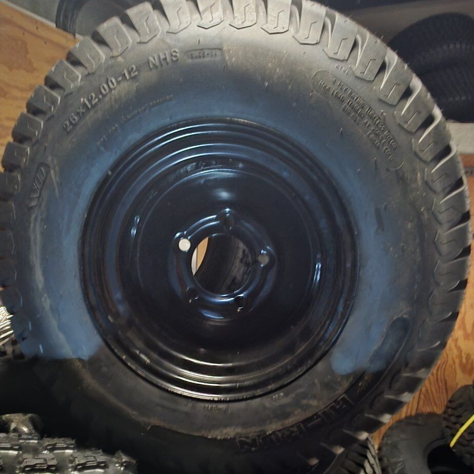 One HI-RUN 26 12 12 4PLY LAWN MOWER TIRE with rim