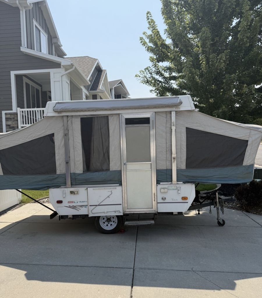 Clean Coleman Taos Sleeps 6 Only 995 Pounds