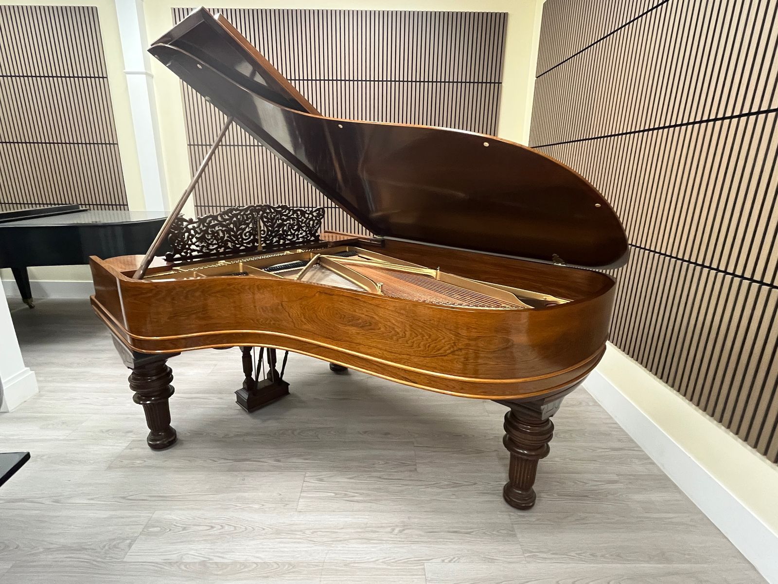 Beautiful Rosewood Steinway B