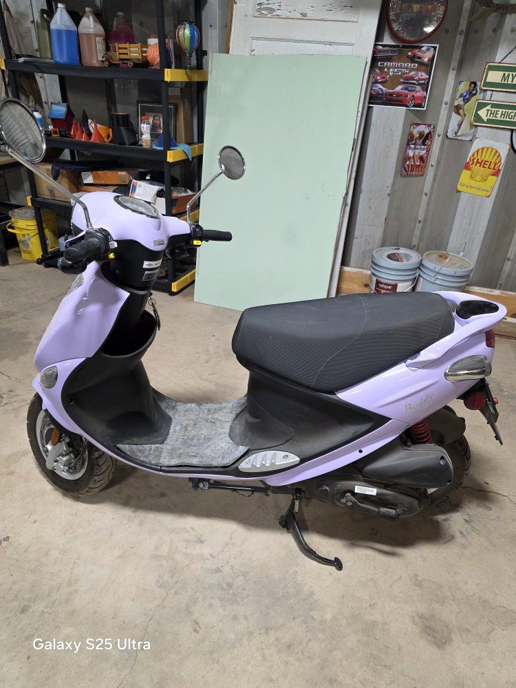 Genuine Scooter Co. Buddy 125cc Motor Scooter - Lavender